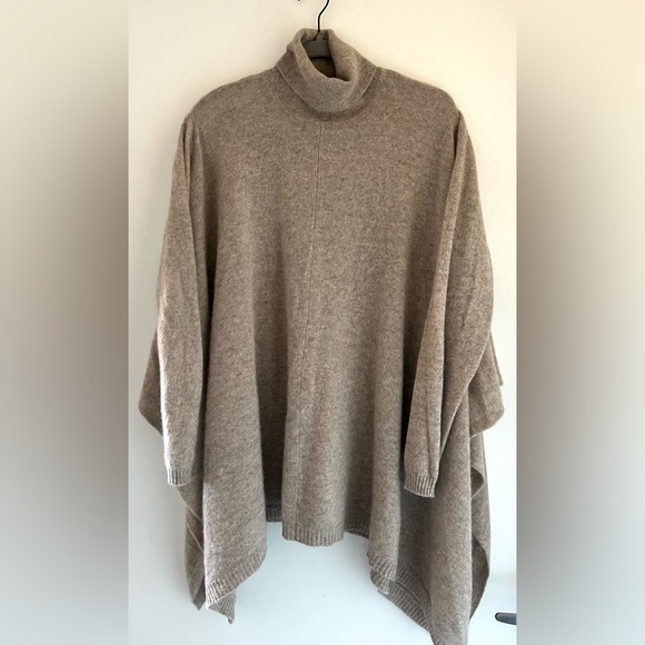 Cashmere Elegant Beige Poncho Turtleneck - Picture 2 of 13